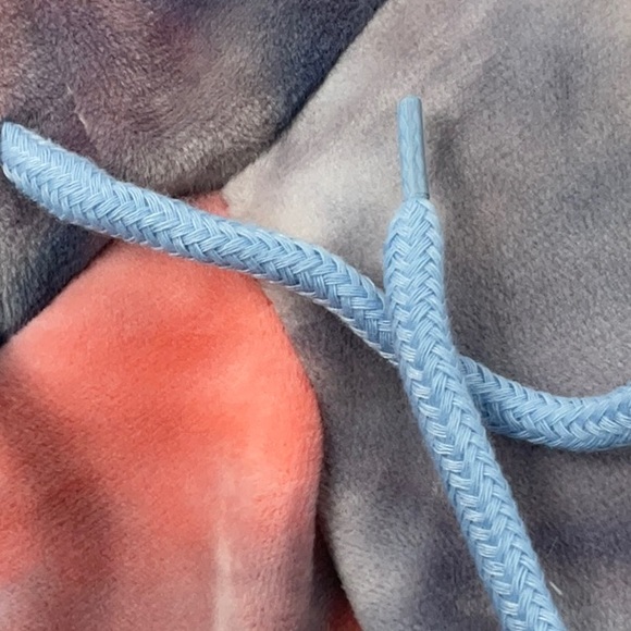 NWT beautiful, cozy multicolored dog hoodie, size L - Picture 3 of 6